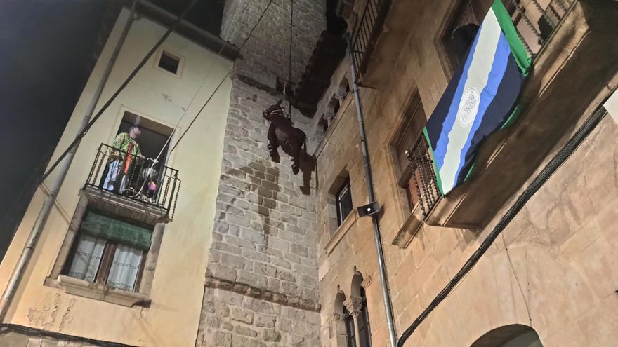 Solsona Brama, Penja el Ruc i fa els Ballets dels gegants tot i la pluja