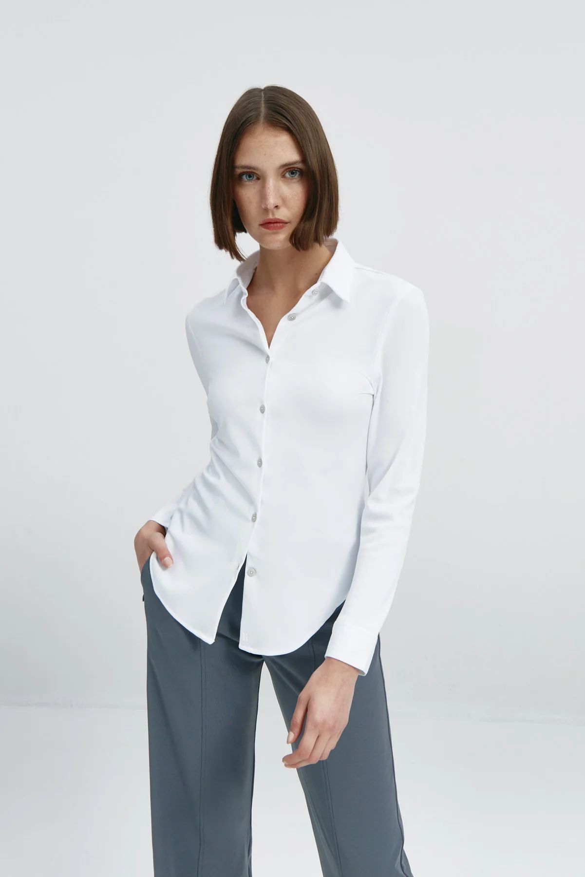 Camisa blanca de la marca Sepiia (85 euros).