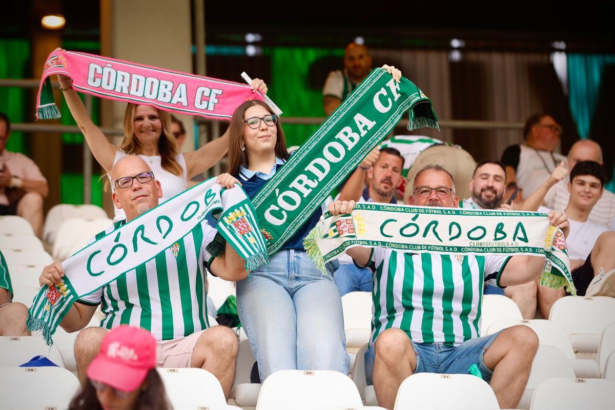 Córdoba CF-Huesca | Las imágenes de la afición en El Arcángel