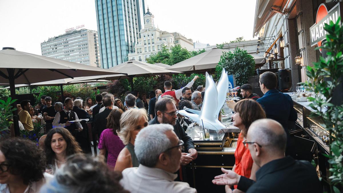 Panorámica de la fiesta del suplemento literario 'abril' 2025 en Madrid.