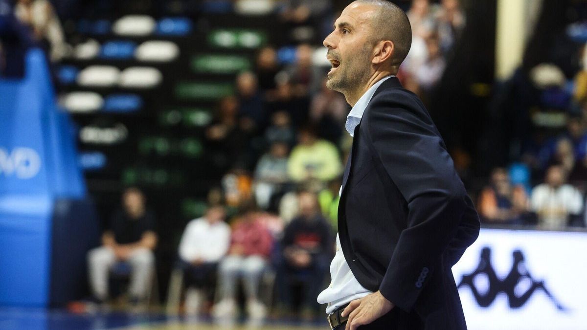 Javi Rodríguez en un partido del Alimerka Oviedo Baloncesto de Primera FEB