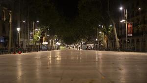 Las ramblas de Barcelona, de noche.