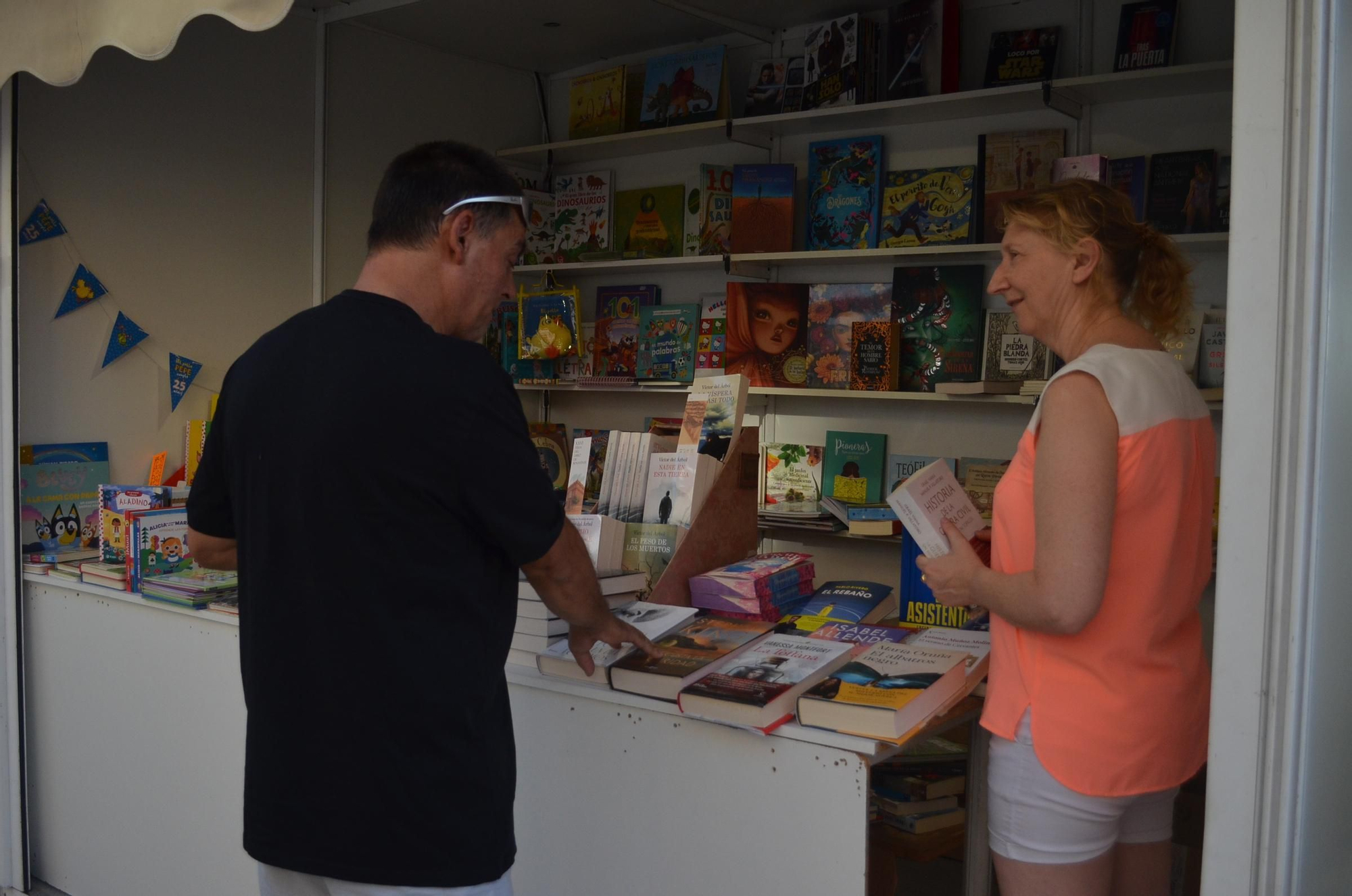 GALERÍA| La XXVI Feria del Libro de Benavente ya en marcha