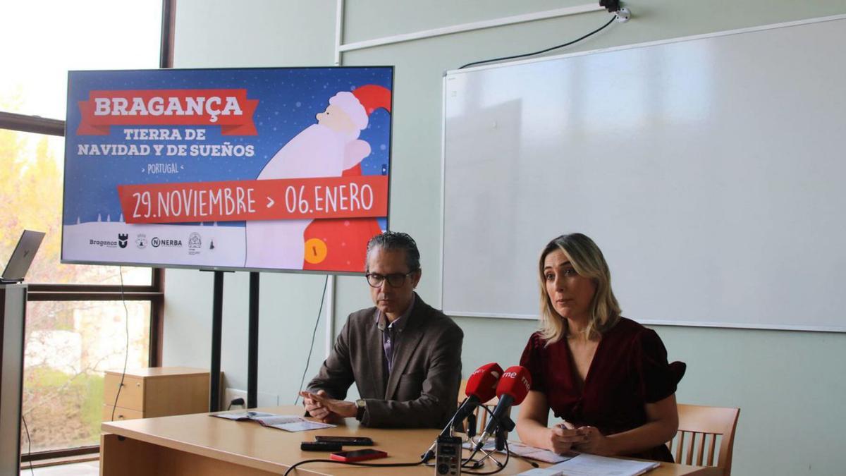 Isabel Ferreira, junto a José Luis González Prada, en la presentación del programa de navidad de Braganza. | VÍCTOR GARRIDO