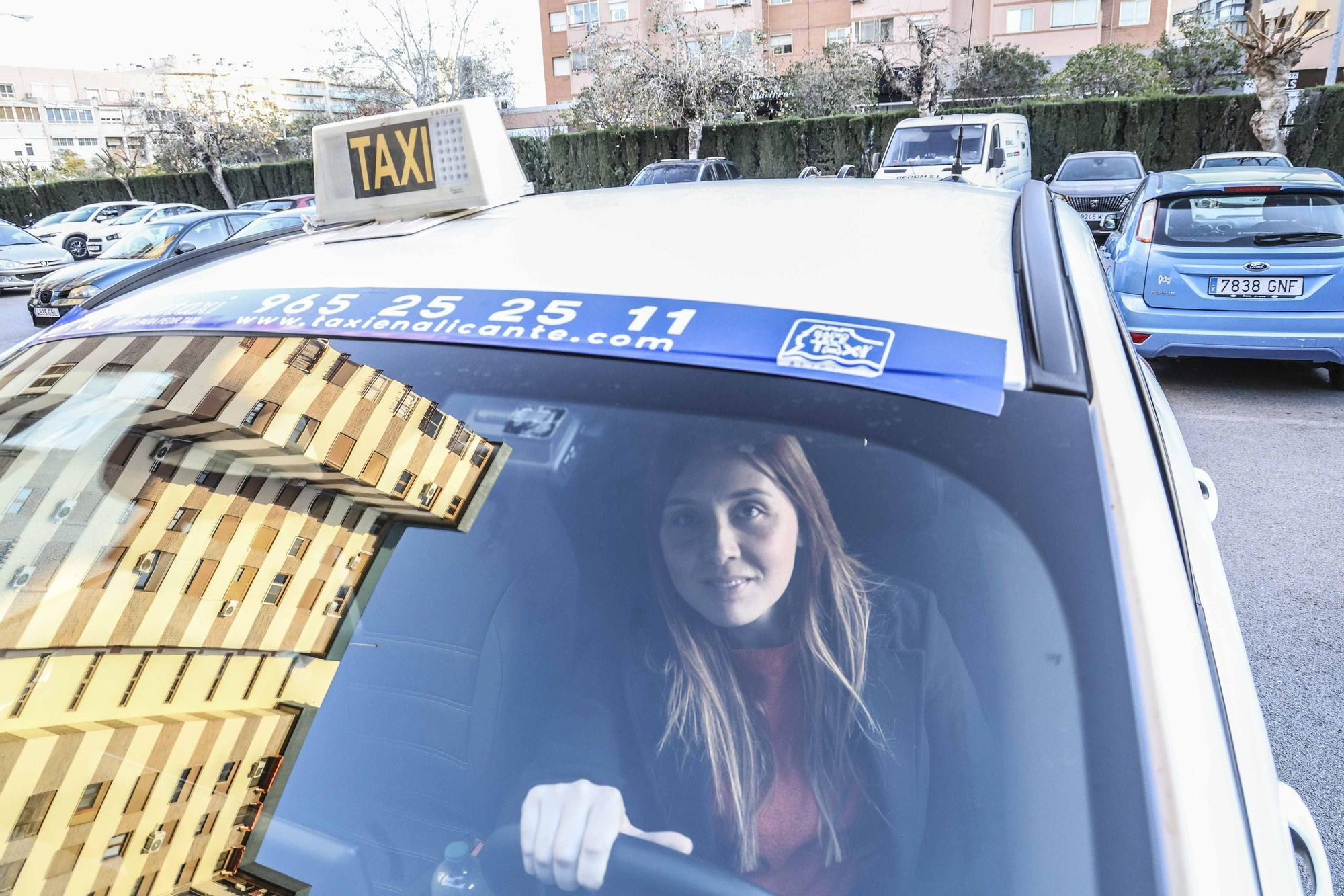 Los taxistas en Alicante instalan cada vez más cámaras de vigilancia