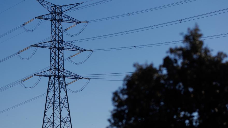 El precio de la luz de hoy lunes 6 de marzo: ¿qué horas son las más baratas para poner la lavadora?