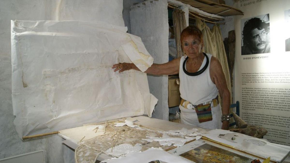 Imagen de archivo de la artista en su taller de Formentera. | C.C.