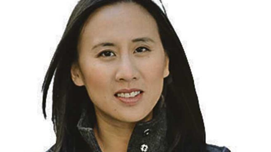 La escritora estadounidense Celeste Ng (Pittsburgh, Pensilvania, 1980).