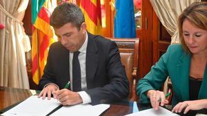 Mazón niega que haya cambiado de versión: Siempre fue una comida del PP