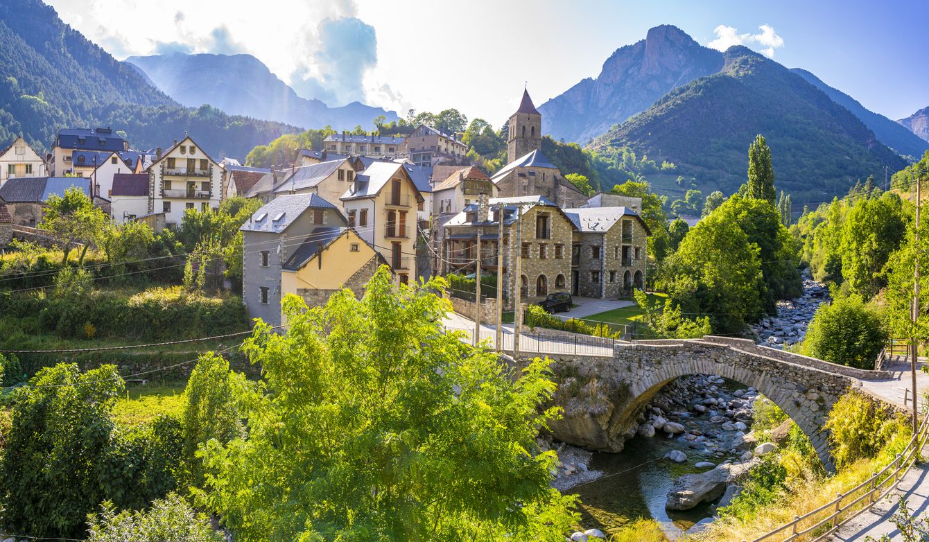 Aragón destaca por sus paisajes montañosos.