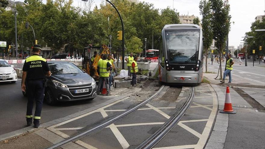 Las obras del tranvía en Paraíso complican el tráfico en el centro