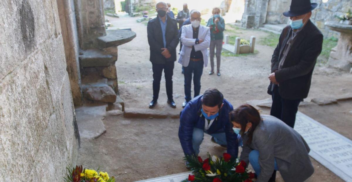 Ofrenda a Joaquín del Valle Inclán, fallecido con cuatro meses.   | // IÑAKI ABELLA