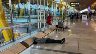 El sindicato mayoritario de Barajas pide el desalojo urgente del aeropuerto
