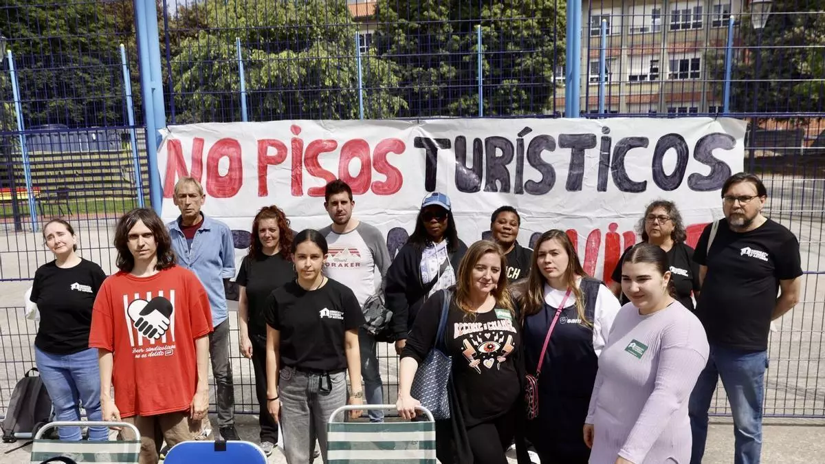 Un nuevo bloque de viviendas de El Llano, en lucha ante el desahucio de ocho familias: "No tenemos soluciones"