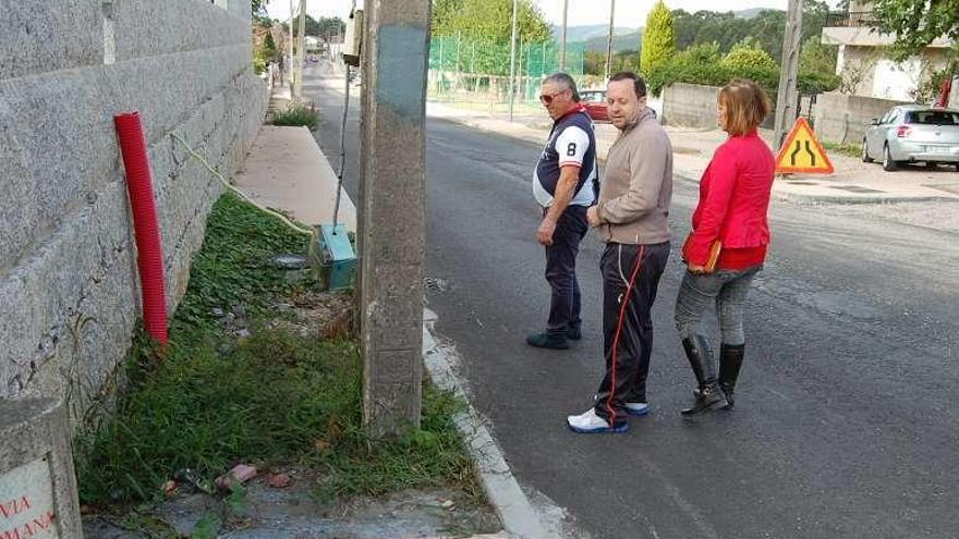 Situación que presentan las aceras de la Estrada do Galleiro. // Faro