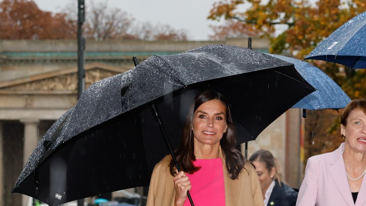 La Reina Letizia en Berlín con vestido rosa