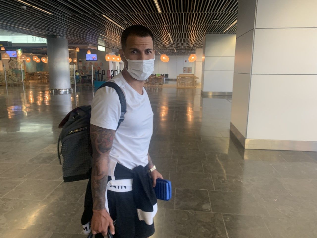 Llegada de Jonathan Viera al Aeropuerto de Gran Canaria