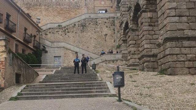 Fallece un hombre en Segovia tras precipitarse desde el mirador del Acueducto