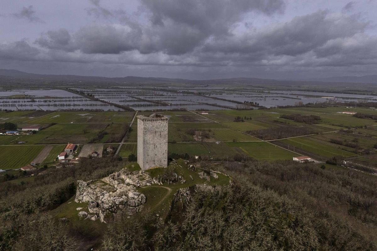 Terrenos inundados en A Limia, en una vista de dron desde la Torre da Pena.