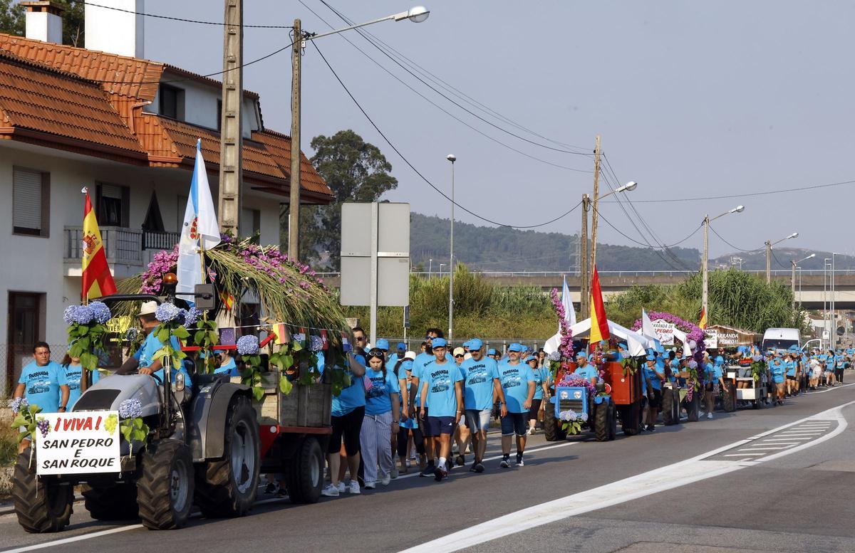 La parranda de San Pedro de Ramallosa acude a San Roque en Morgadáns