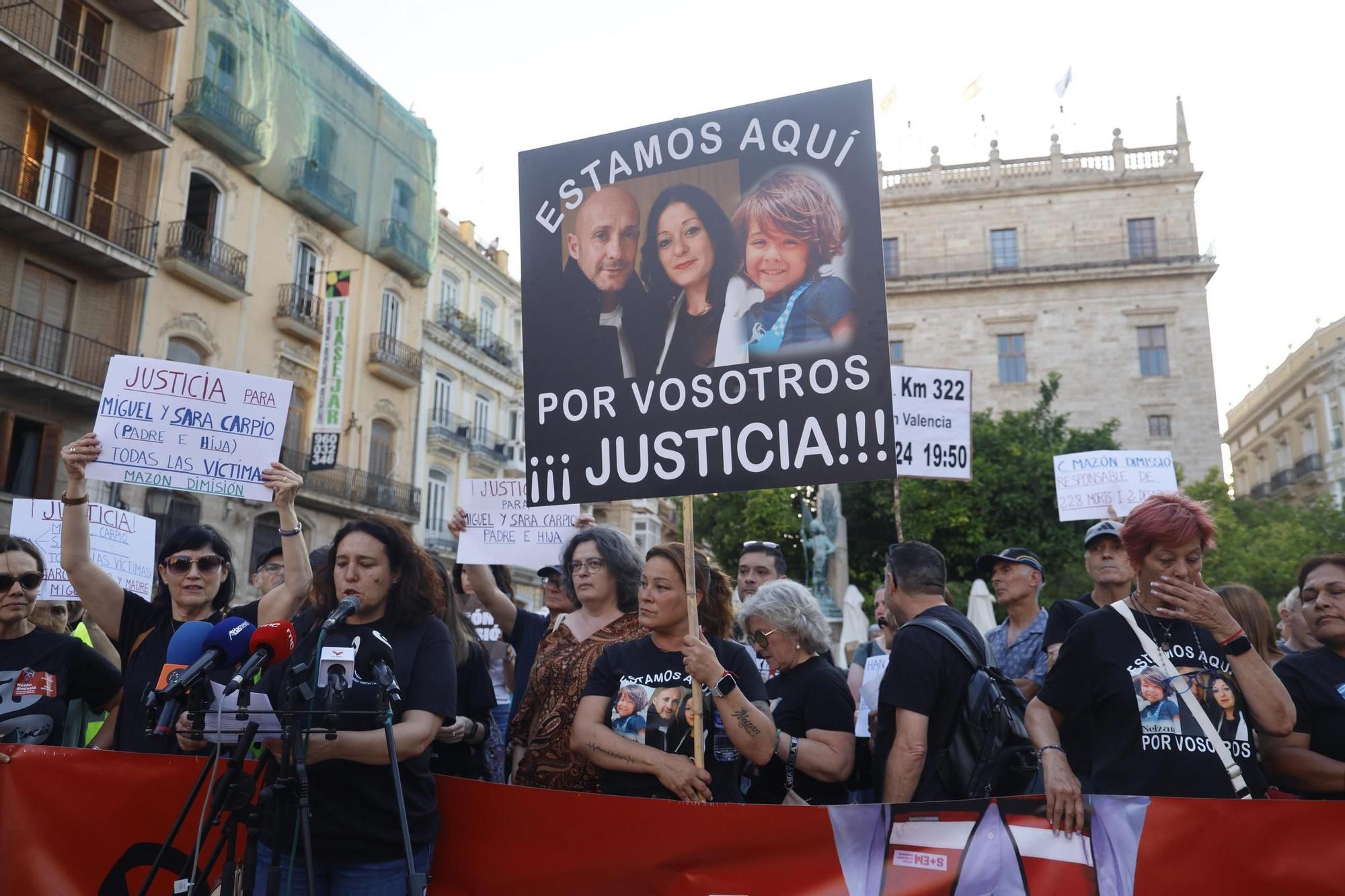 Familiares de las víctimas y afectados por la dana encabezan la manifestación del 29-M