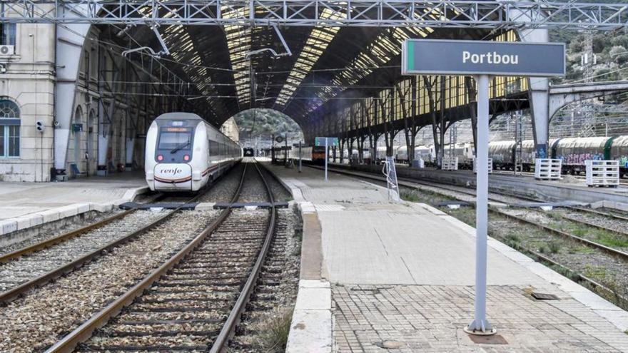 Llum al final del túnel de l’estació de Portbou