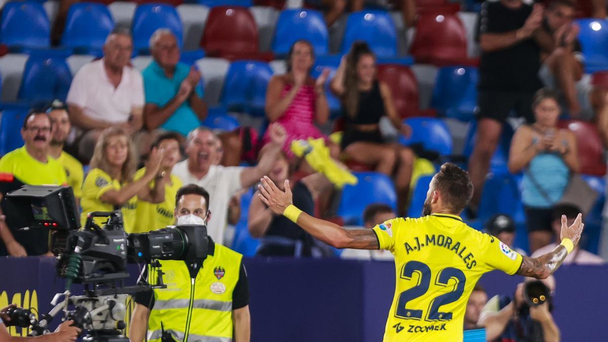 Morales celebra uno de sus goles al Hajduk Split