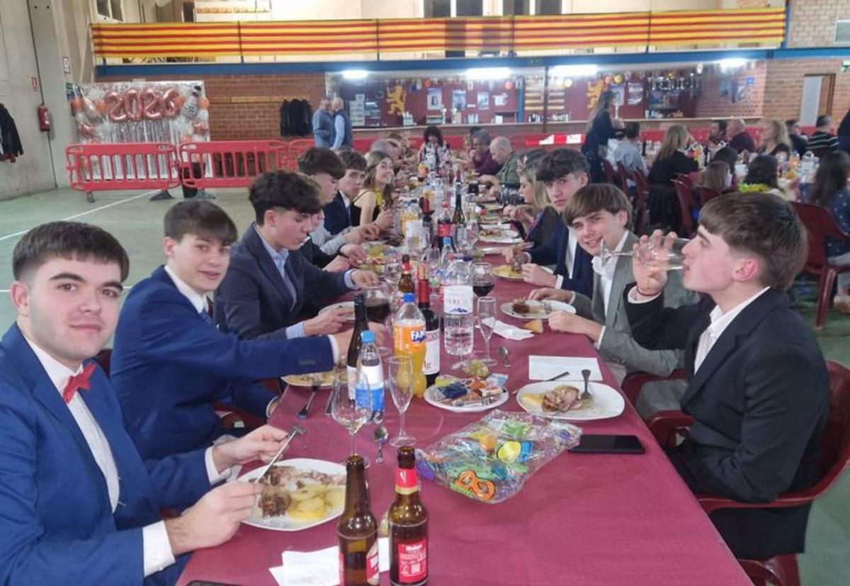 Interpeñas organizó una cena cotillón para despedir el año. | SERVICIO ESPECIAL