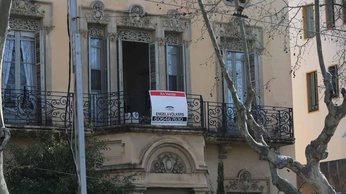 La venta de viviendas cae el 9 % en junio y cierra un primer semestre plano.