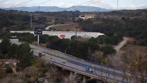 La autopista AP-7, con un carril de nuevo cerrado desde este martes.