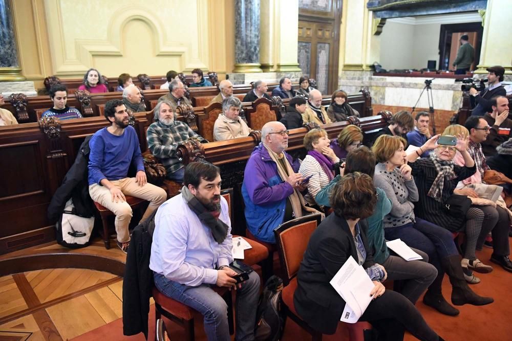 Reunión en María Pita con asociaciones que defienden el uso público del borde del litoral