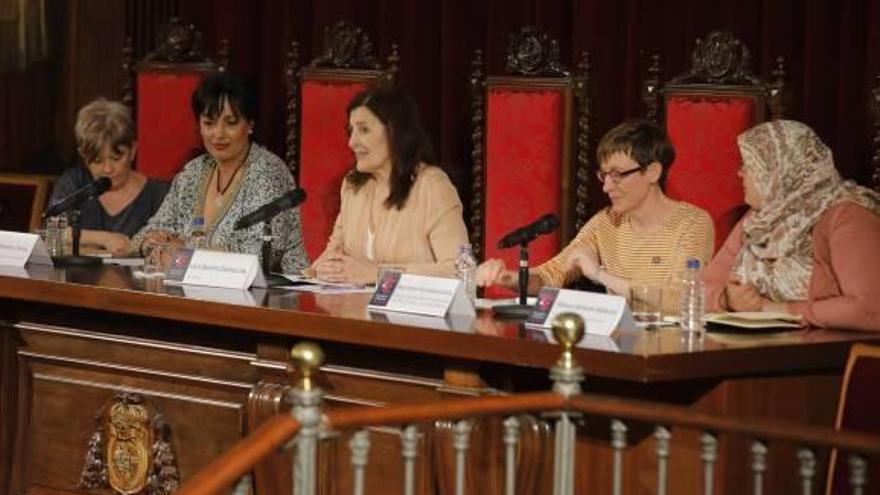 Feminismo y religiones, a debate en la Nau