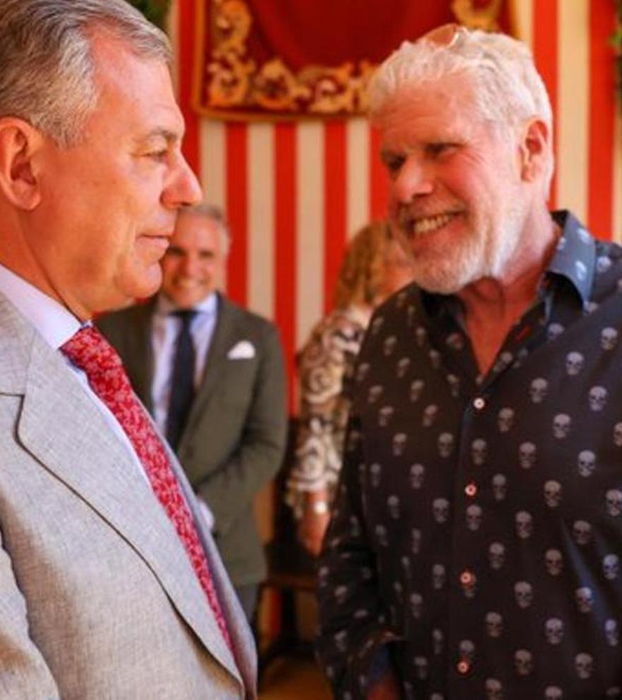 Un &#039;hijo de la anarquía&#039; en el Real de Sevilla: ¿qué hace Ron Perlman en la Feria de Abril?