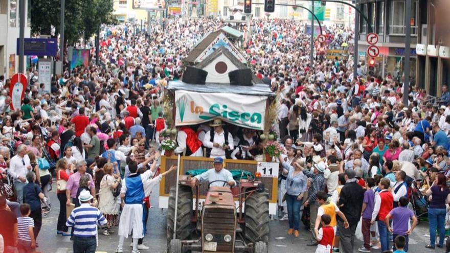 Miles de personas disfrutaron del desfile del Bando de la Huerta