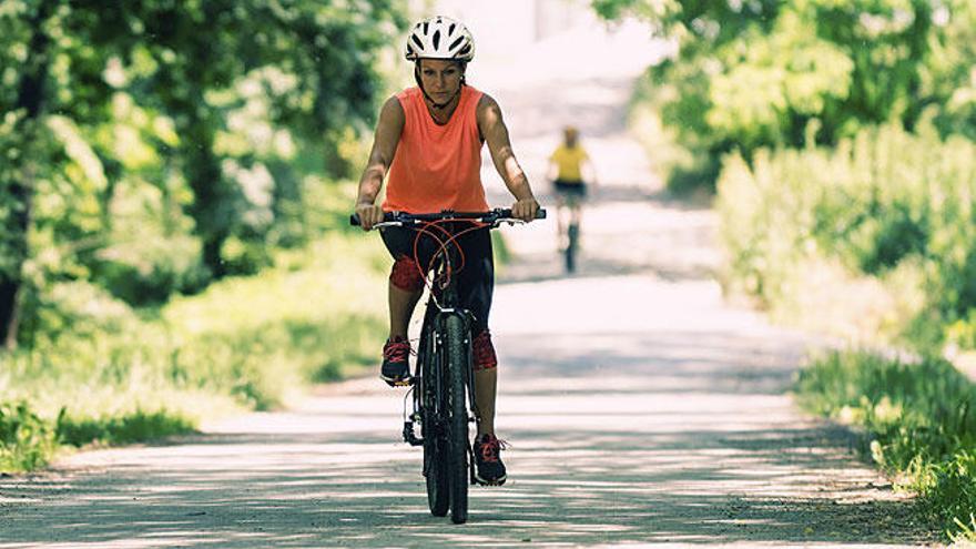 Cada vez más personas se animan ha completar rutas en bici.