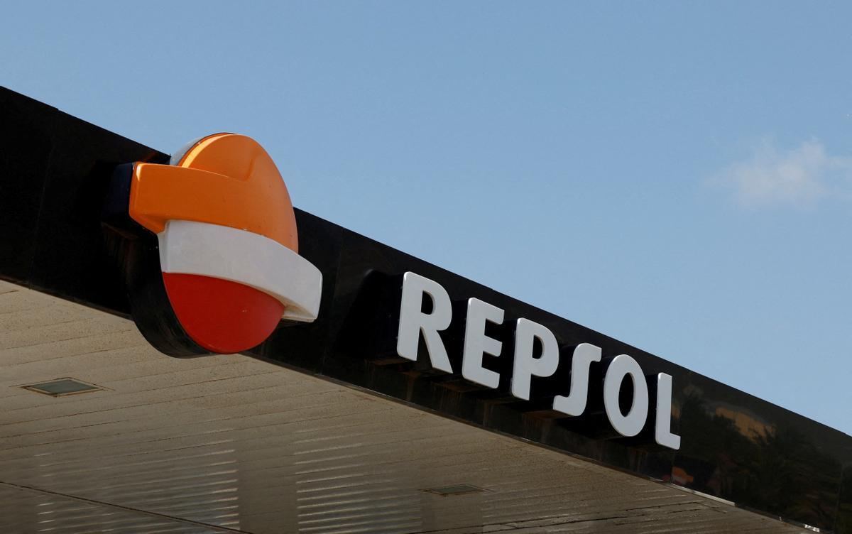 Repsol agita la guerra de preus amb Cepsa i BP i ofereix un descompte de 10 cèntims fins a l’abril
