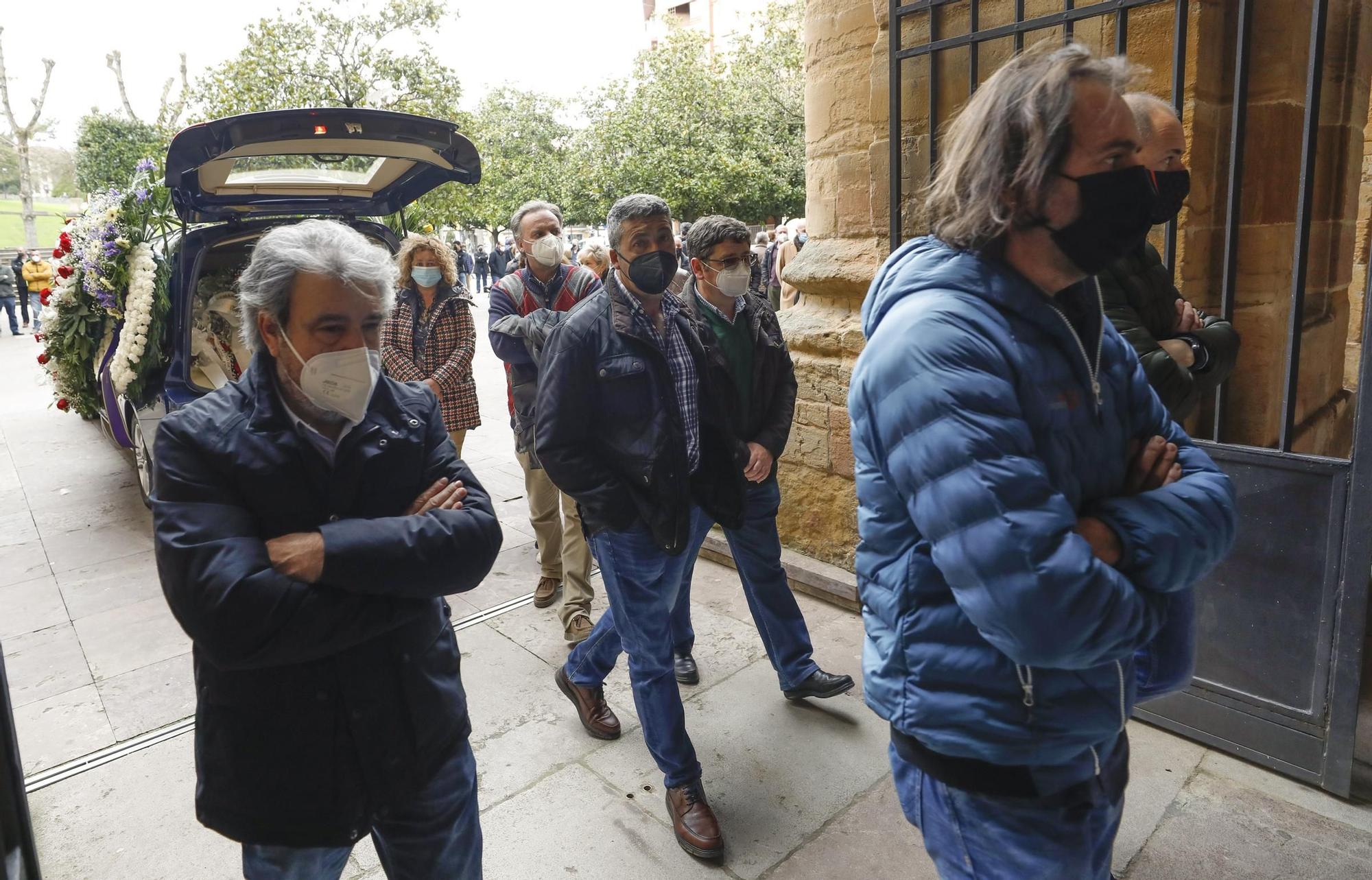 Funeral de Virgilio García, el operario sepultado por la nieve en San Isidro