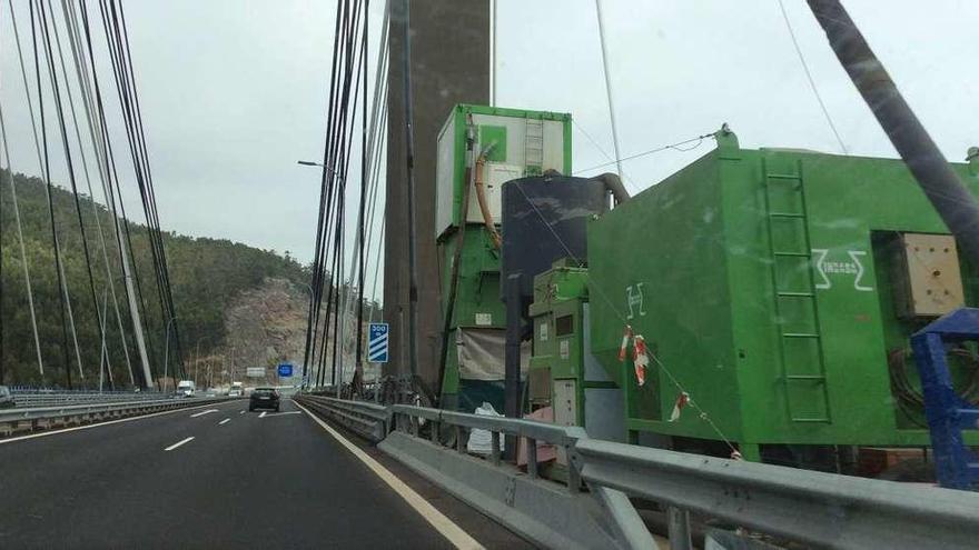 Las obras continúan en el puente que cruza la ría de Vigo. // Gonzalo Núñez