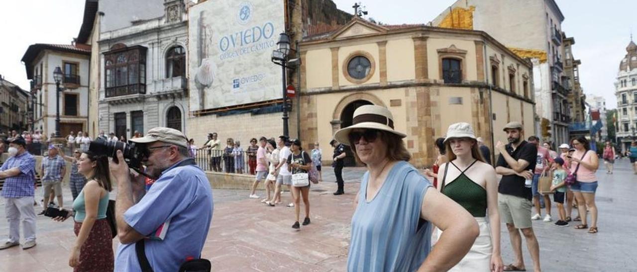 Turistas en Oviedo.