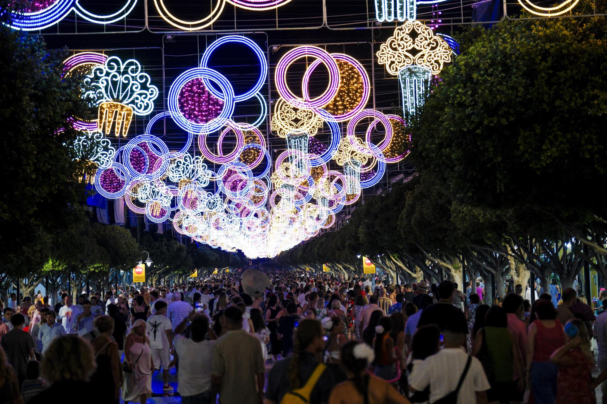 Así ha sido el Pregón del Kanka y el encendido de luces en la primera noche de la Feria de Málaga