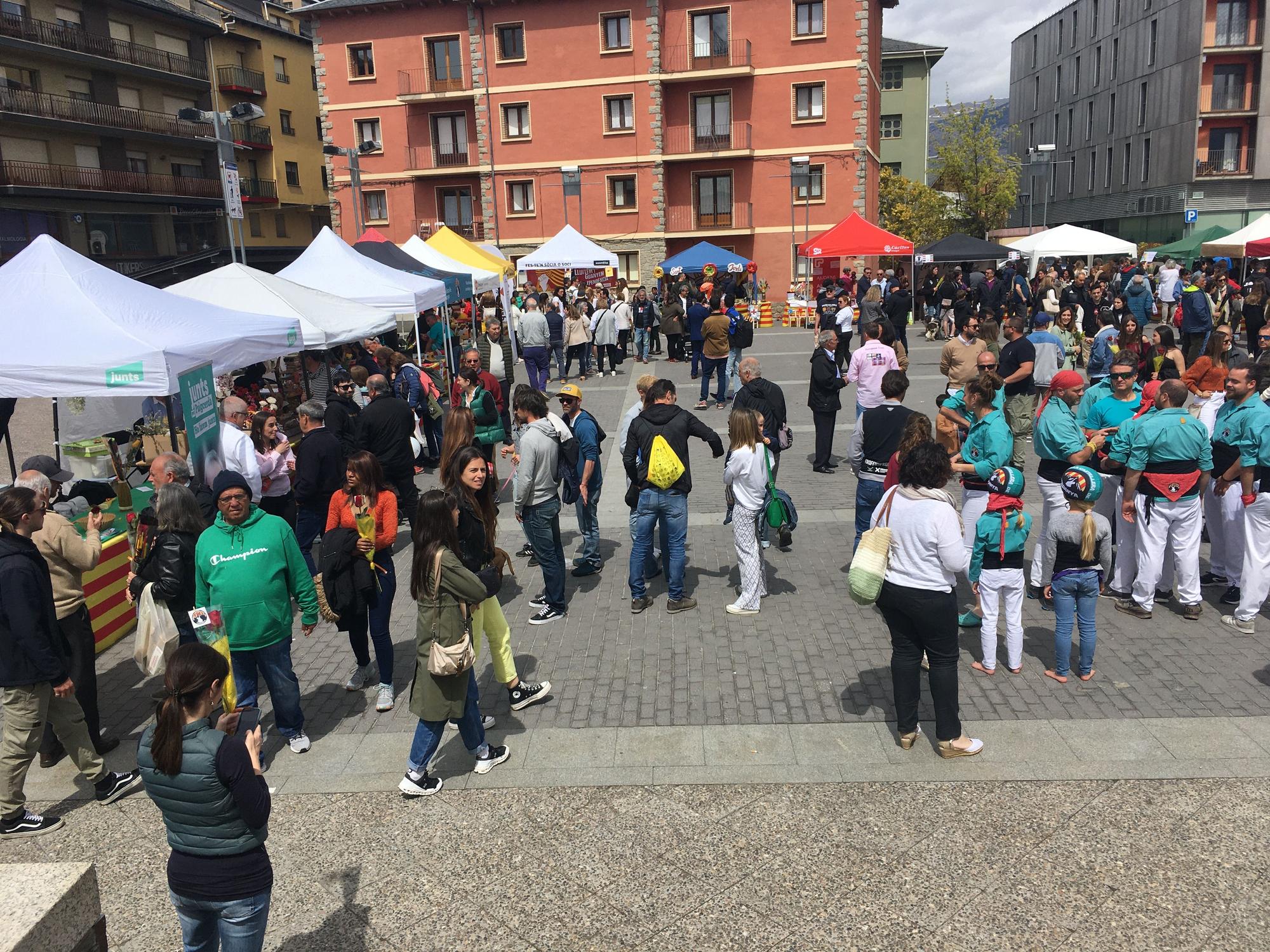 Les imatges de la diada de Sant Jordi a Puigcerdà