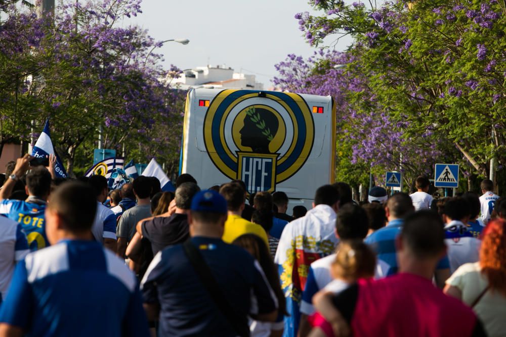 200 aficionados animan al Hércules antes del partido