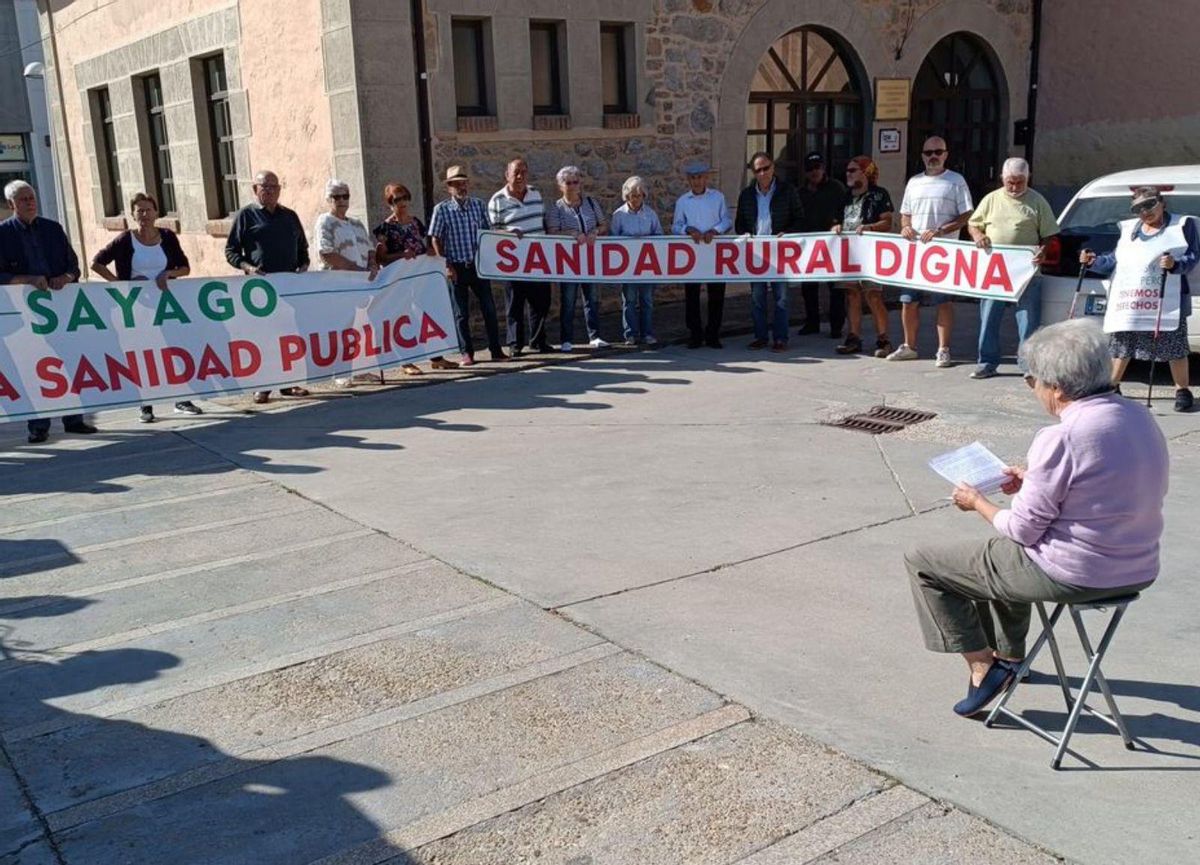 Concentración por la sanidad en Bermillo de Sayago. | Cedida