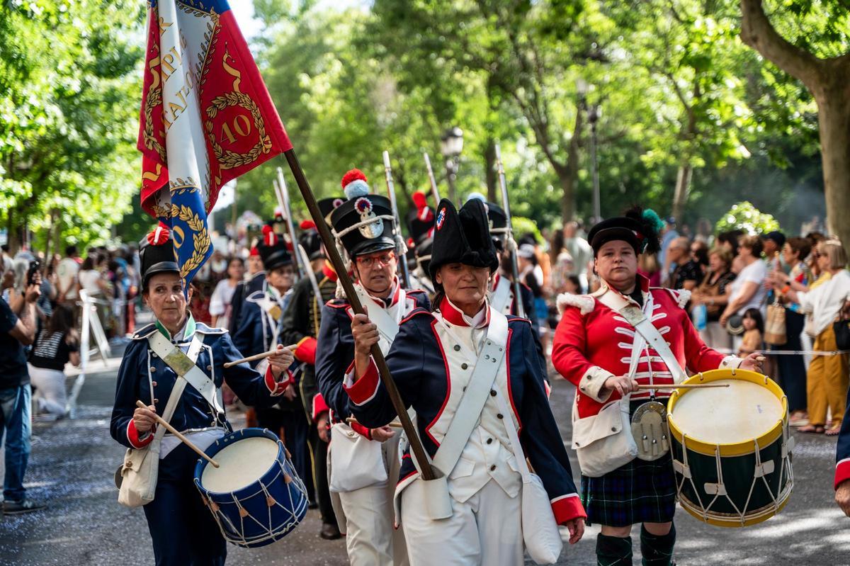 Fotogalería | Las imágenes de Jato: el desfile de los festejos de la provincia de Cáceres llena Cánovas con su colorido flolclórico
