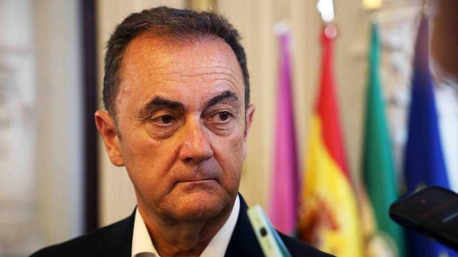 José María Muñoz habla sobre el mercado: "Hay posibilidad de hacer varios fichajes"