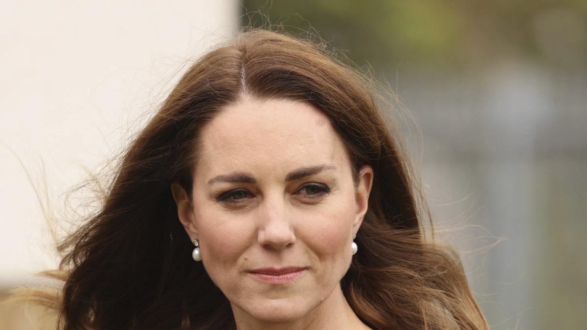 Kate Middleton, de riguroso luto Dolce&amp;Gabanna, realiza su primera aparición con el príncipe Guillermo tras el funeral del duque de Edimburgo