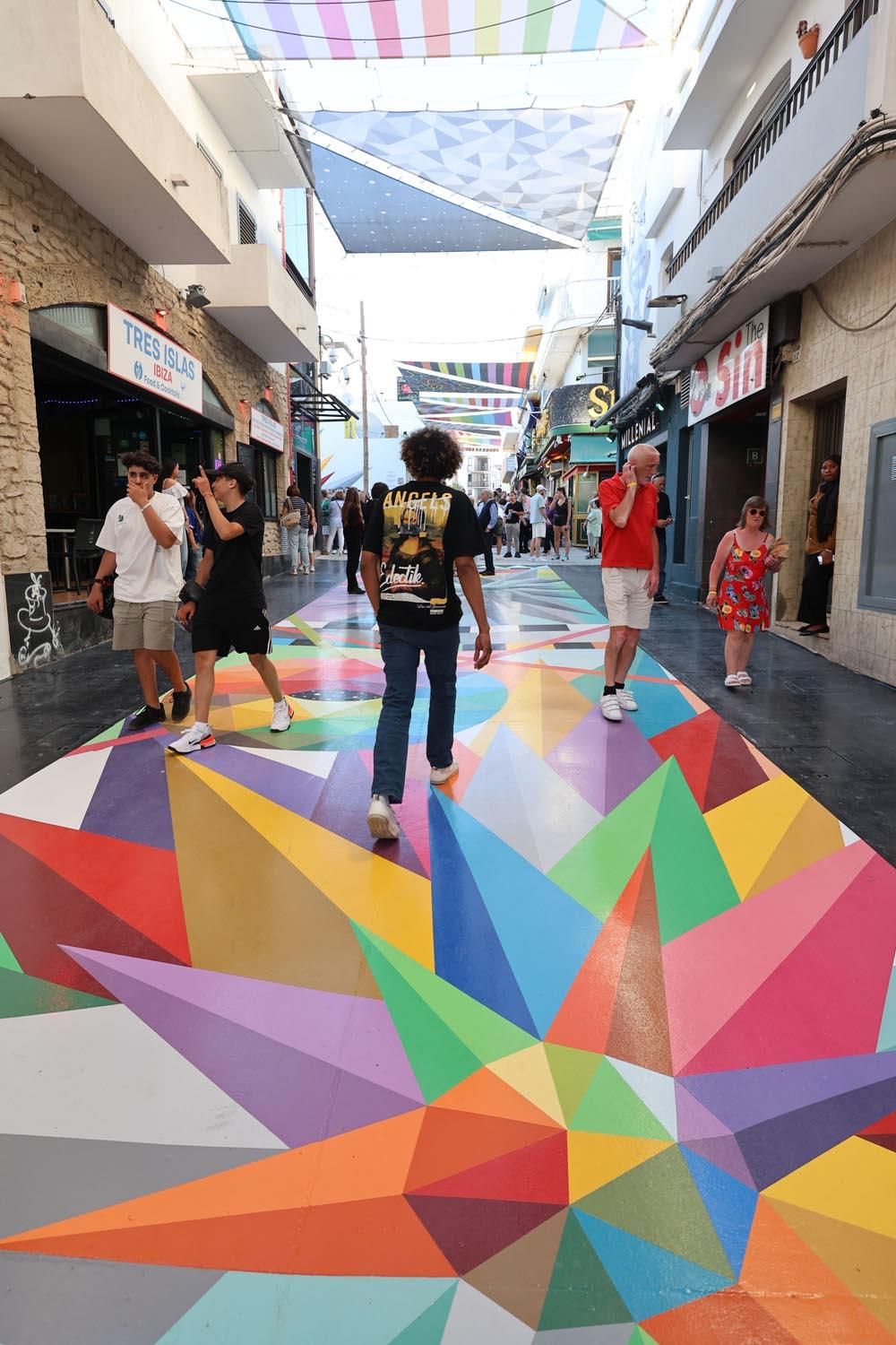 Galería: Todas las imágenes de la inauguración del mural de Okuda en Sant Antoni