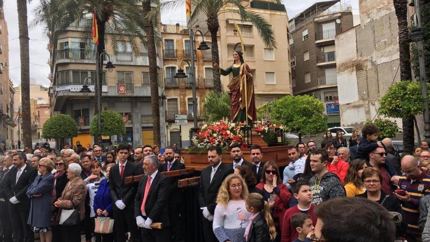 Domingo de Resurrección en Crevillent:  La procesión del Encuentro se traslada al interior del Templo debido a las lluvias