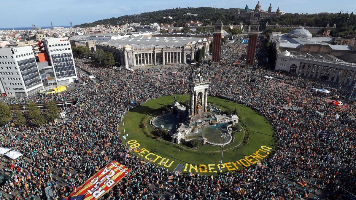 2019, vor der Pandemie, wurden rund 600.000 Demonstranten in Barcelona gezählt. Dieses Jahr dürften es deutlich weniger sein. | FOTO: ESTÉVEZ/EFE