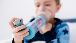 La exposición temprana a la contaminación favorece el desarrollo del asma que ya afecta a 400.000 niños españoles